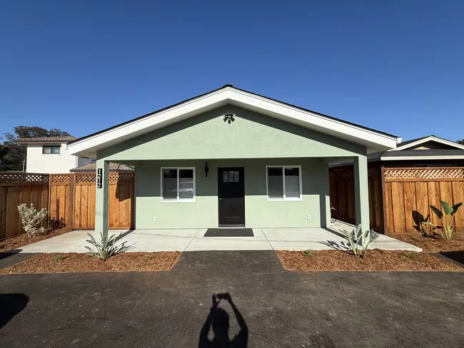 1212 Chanticleer Ave Santa Cruz, CA 95062 photo 2