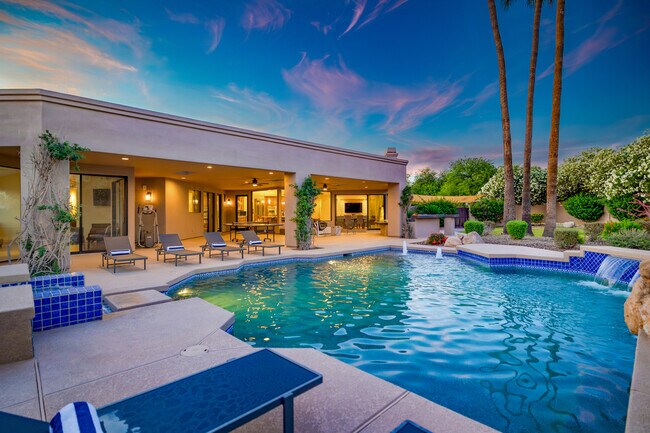 10775 E Sunnyside Dr photo 2