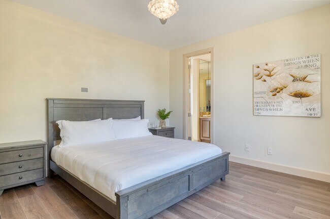 10775 E Sunnyside Dr photo 5