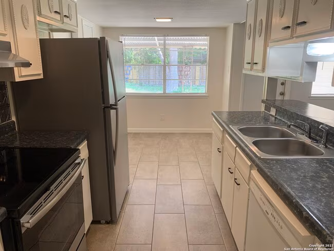 7218 Desilu Dr San Antonio, TX 78240 photo 5