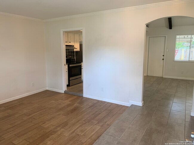 7218 Desilu Dr San Antonio, TX 78240 photo 3