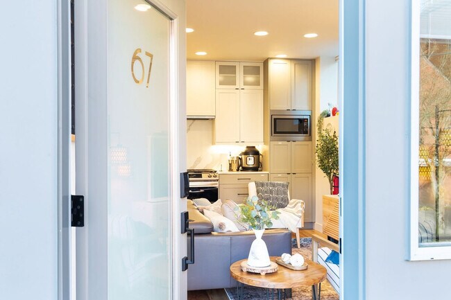 67C W Dravus St Seattle, WA 98119 photo 3