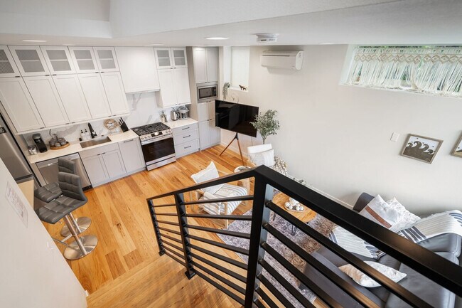 67C W Dravus St Seattle, WA 98119 photo 4