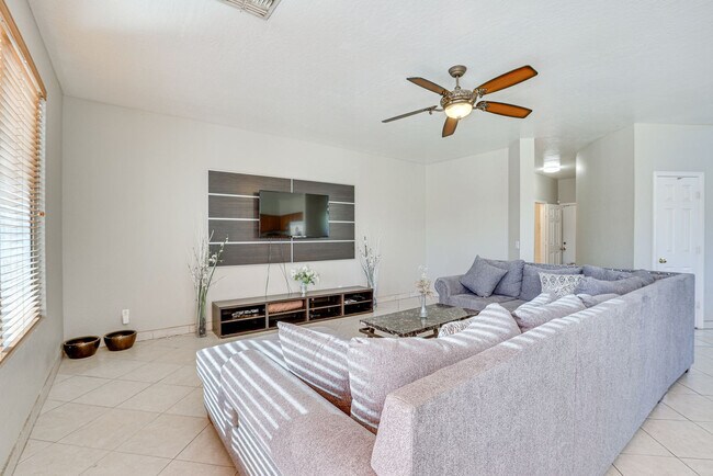 2907 W Carson Rd Phoenix, AZ 85041 photo 4