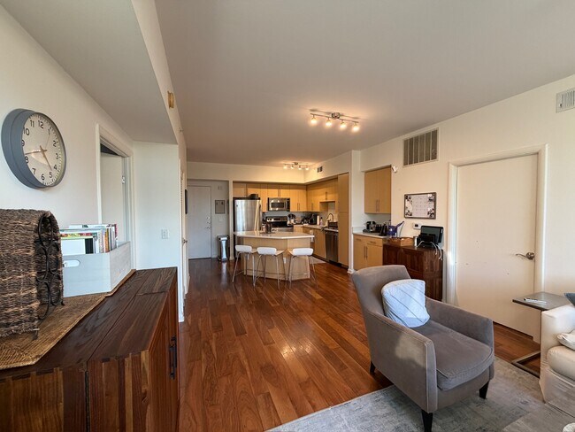 54 Rainey St Austin, TX 78701 photo 2