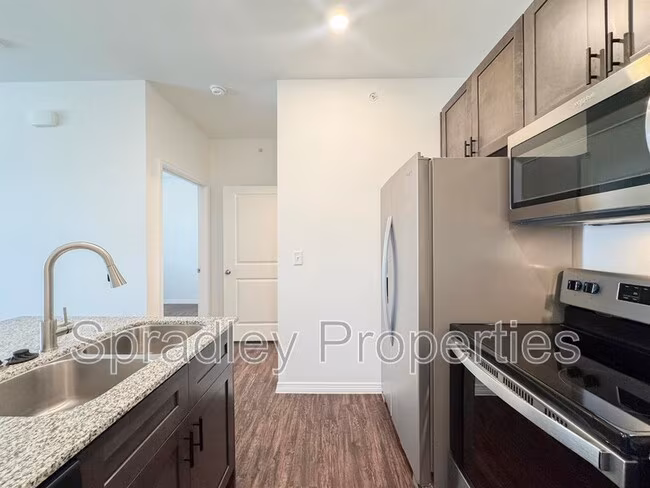 1124 W Ave O Belton, TX 76513 photo 5