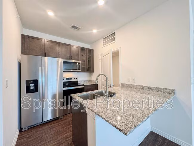 1124 W Ave O Belton, TX 76513 photo 2