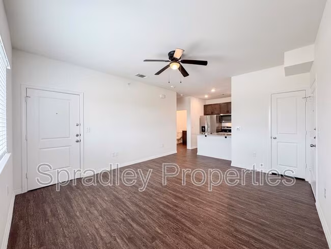 1124 W Ave O Belton, TX 76513 photo 3