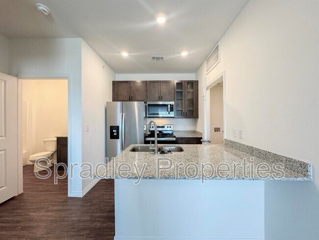 1124 W Ave O Belton, TX 76513 photo 4