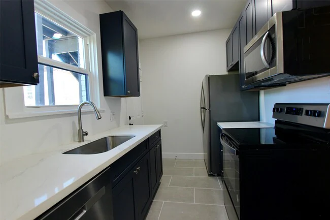 1648 Hawthorne Street, Houston, TX 77006 photo 4