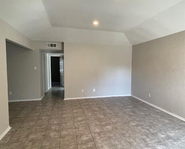 6721 Loma Vista Drive, Fort Worth, TX 76133 photo 2