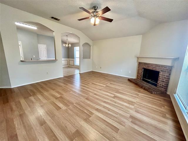 909 Meadowlark Dr Saginaw, TX 76131 photo 4