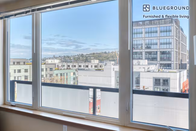 708 6th Ave N Seattle, WA 98109 photo 5