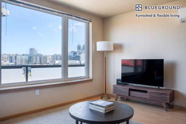 708 6th Ave N Seattle, WA 98109 photo 3