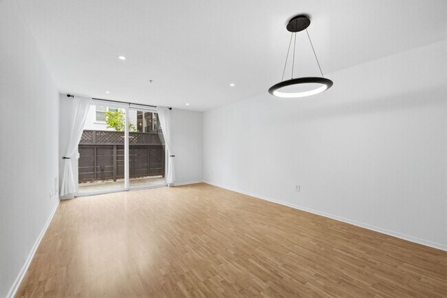 8100 Oceanview Terrace San Francisco, CA 94132 photo 4