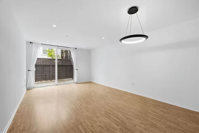 8100 Oceanview Terrace San Francisco, CA 94132 photo 2