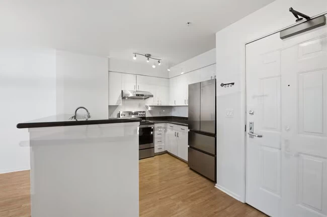 8100 Oceanview Terrace San Francisco, CA 94132 photo 4