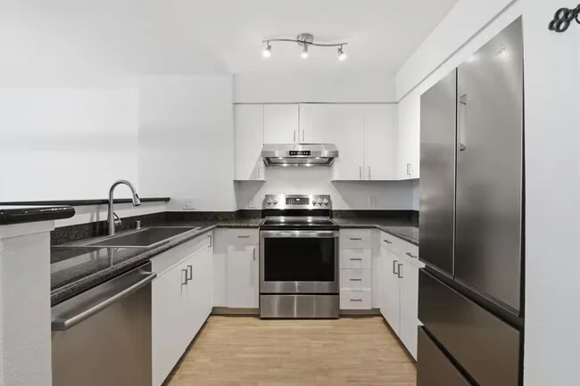 8100 Oceanview Terrace San Francisco, CA 94132 photo 5