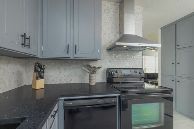 1704 Kynette Dr Euless, TX 76040 photo 3