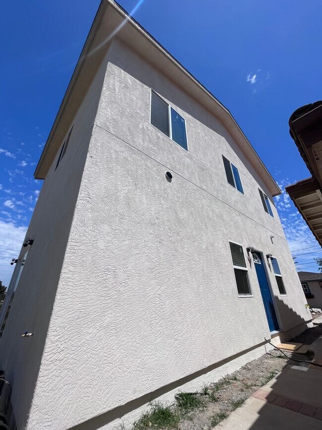 5215-5217 Catoctin Dr San Diego, CA 92115 photo 2