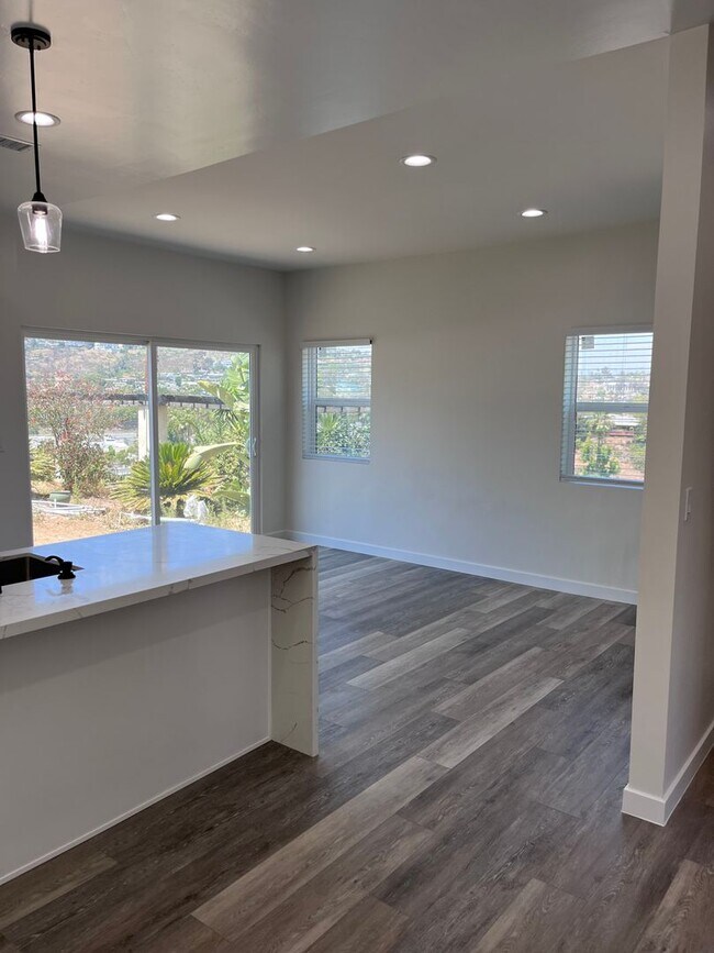 5215-5217 Catoctin Dr San Diego, CA 92115 photo 4