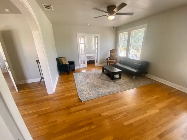 1439 E Highland Blvd San Antonio, TX 78210 photo 5