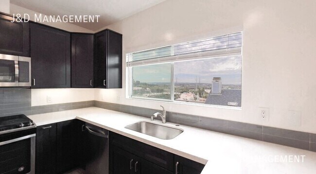 1138 Fresno St San Diego, CA 92110 photo 2