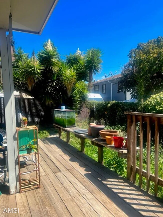 4214 Carrington St Oakland, CA 94601 photo 2