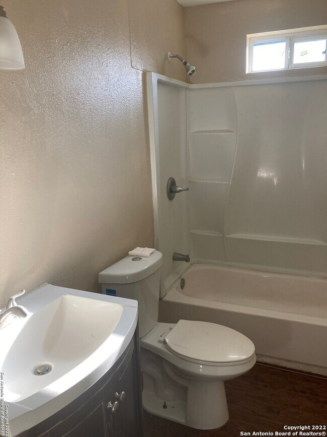 1606 Alametos San Antonio, TX 78201 photo 4