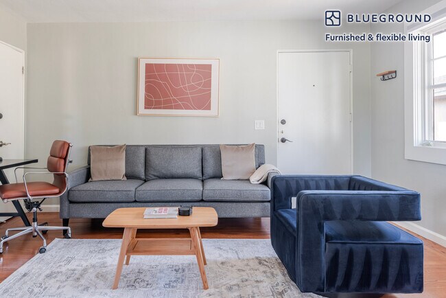 329 Hawthorne Ave Palo Alto, CA 94301 photo 2
