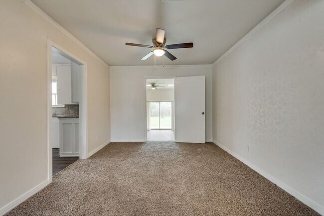 4309 Martha Ln Fort Worth, TX 76103 photo 5
