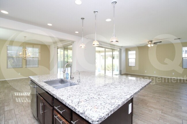 6948 North 86th Lane, Glendale, AZ 85305 photo 4