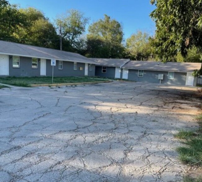 1015 N 14th St Killeen, TX 76541 photo 3