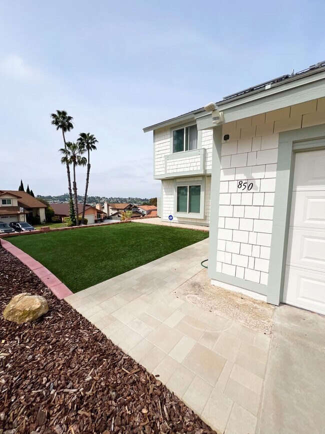 Stunningly Upgraded 3 Bed/2.5 Bath Home photo 3