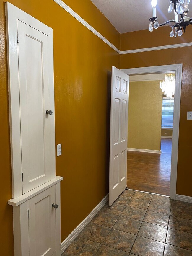 268 E Lullwood Ave San Antonio, TX 78212 photo 3
