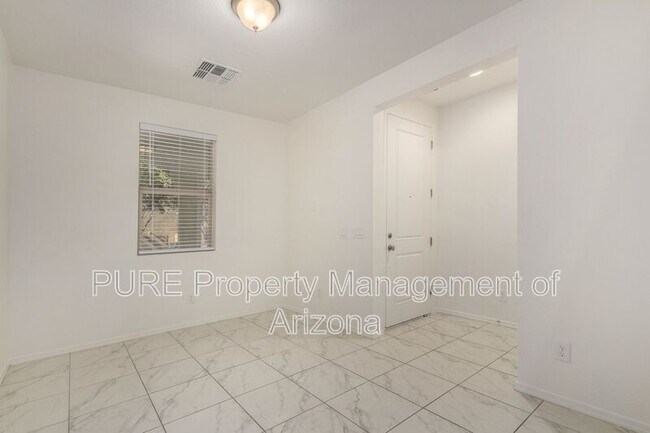2746 S Harmony Ave photo 4