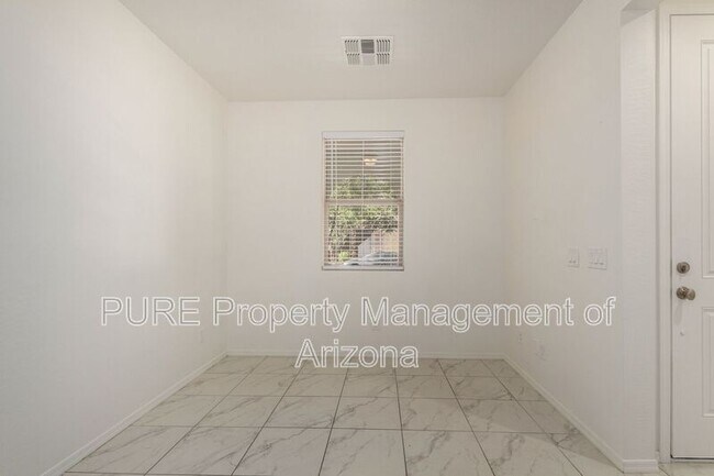 2746 S Harmony Ave photo 5