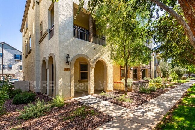 2746 S Harmony Ave photo 3