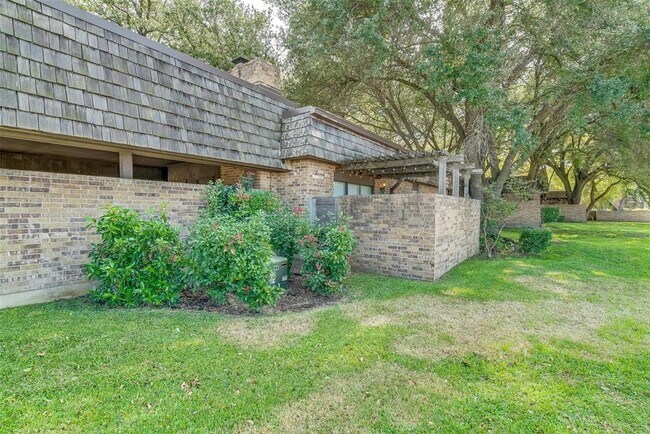 3025 Hulen Court, Fort Worth, TX 76109 photo 2
