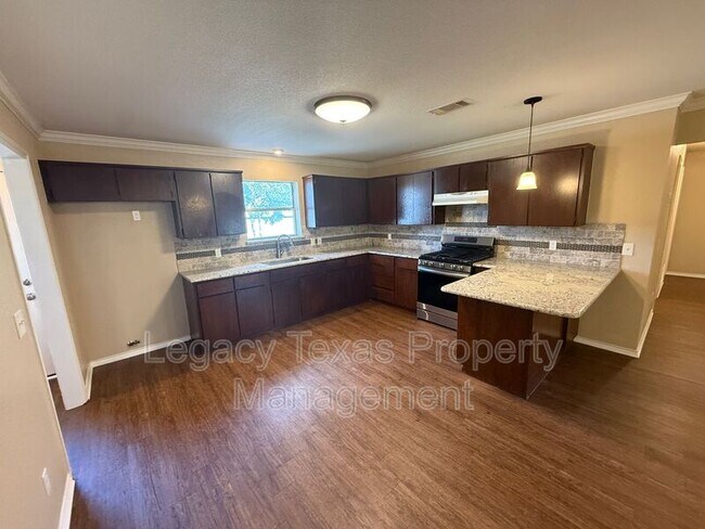 101 Donna St Alvarado, TX 76009 photo 3