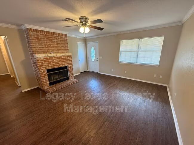 101 Donna St Alvarado, TX 76009 photo 4