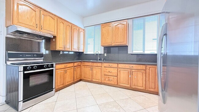 3034 Capp St Oakland, CA 94602 photo 5