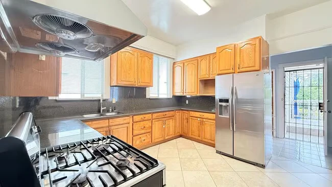 3034 Capp St Oakland, CA 94602 photo 4