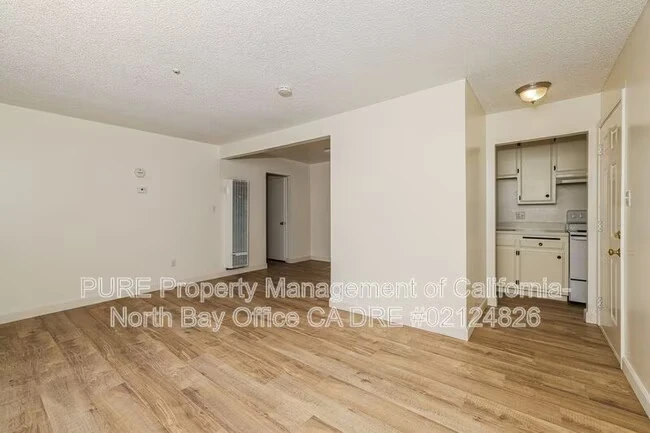 1645 Slater St Santa Rosa, CA 95404 photo 3