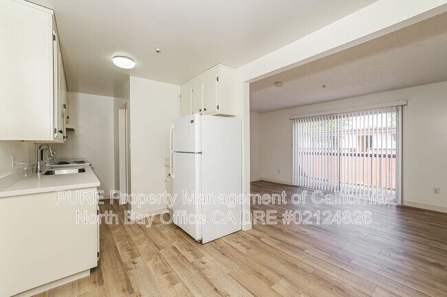 1645 Slater St Santa Rosa, CA 95404 photo 4
