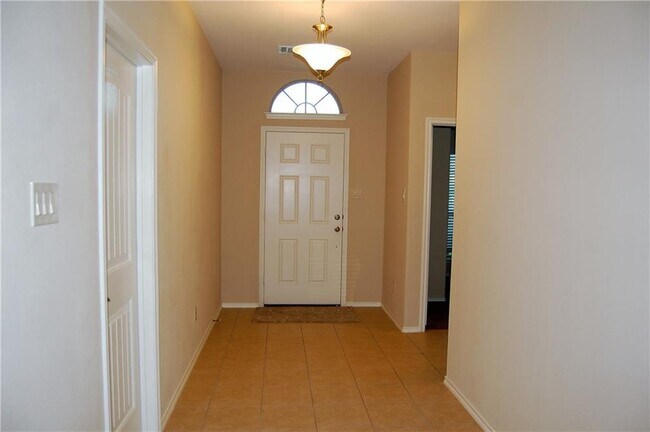 2201 Liriope Ln Waxahachie, TX 75165 photo 3