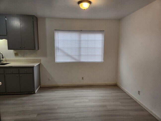 9220 Bancroft Ave Oakland, CA 94603 photo 5