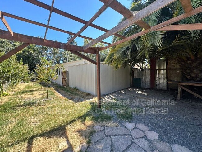 518 Roseland Ave Santa Rosa, CA 95407 photo 2