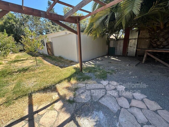 518 Roseland Ave Santa Rosa, CA 95407 photo 4