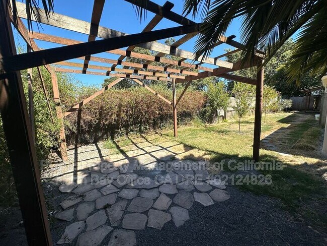 518 Roseland Ave Santa Rosa, CA 95407 photo 3